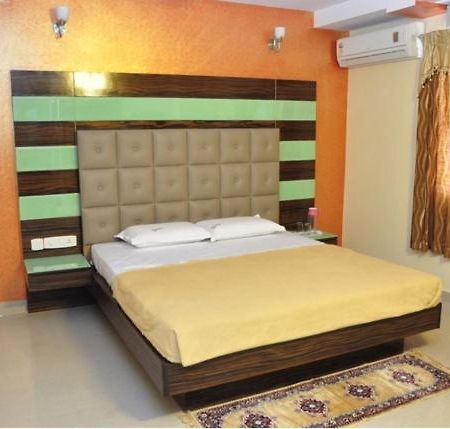 Hotel Seven Hills Inn טירופאטי מראה חיצוני תמונה