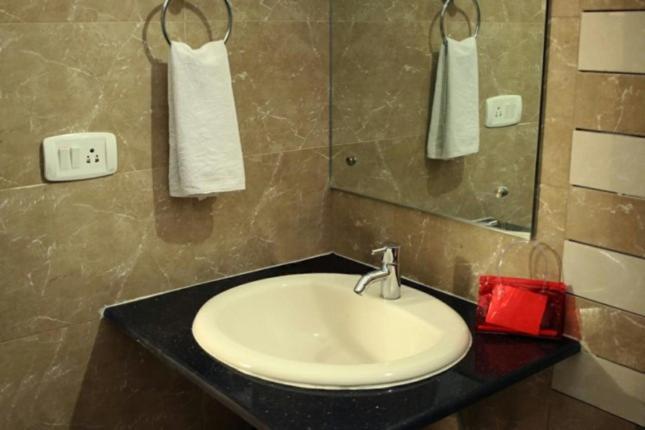 Hotel Seven Hills Inn טירופאטי מראה חיצוני תמונה